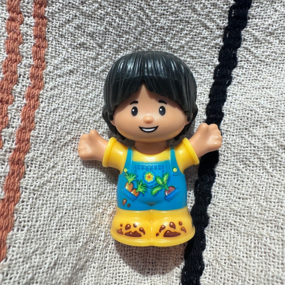 Fisher Price Little People Gardener Farmer Girl Yellow Blue Overalls Black Hair